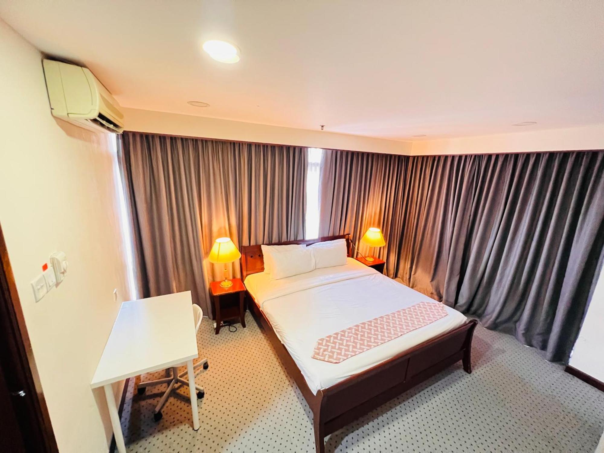 Go Daily Service At Times Square Apartment