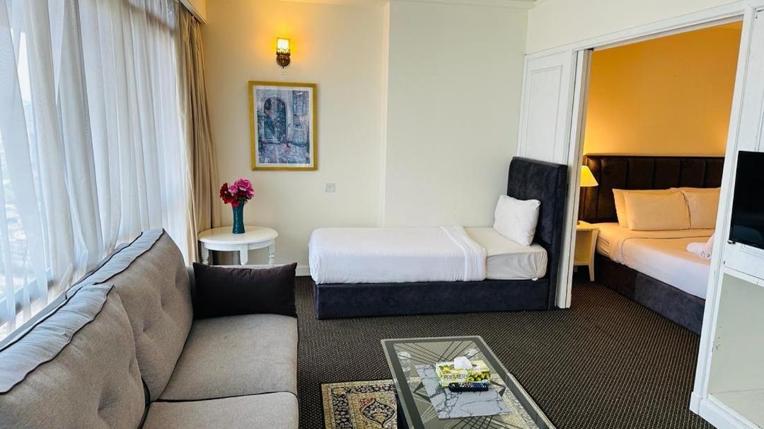 Go Daily Service At Times Square Apartment