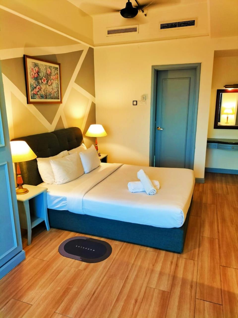 Go Daily Service At Times Square Apartment *