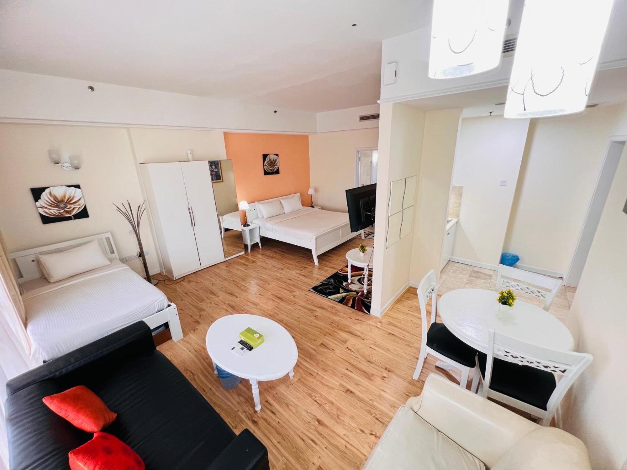 Go Daily Service At Times Square Apartment